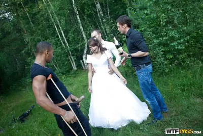 Невесту сразу после свадьбы пустили по кругу / Bride after the wedding allowed in a circle